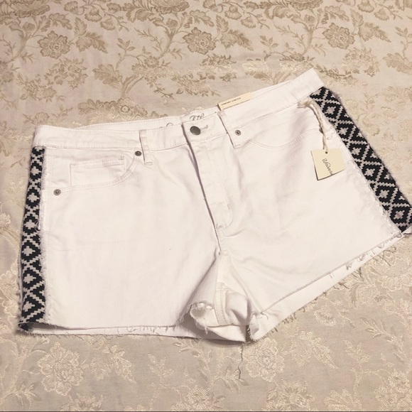 Universal Thread Pants - Universal Threads | White Shorts With Aztec Detail